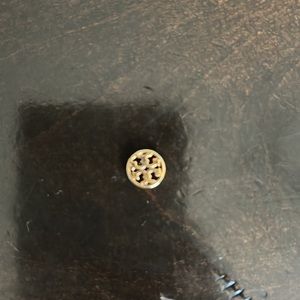 Tory Burch gold logo.